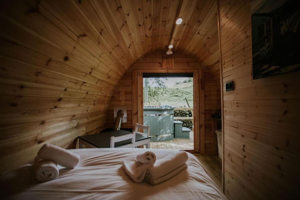 Pine Cosy Winter Cabin - Hot Tub & Log Burner Apartment Barmouth Exterior photo